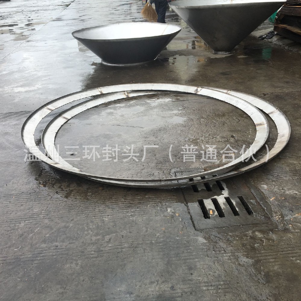 2生產(chǎn)不銹鋼封頭（保溫圈）及各種型號(hào)封頭 304 316廠(chǎng)家直銷(xiāo)